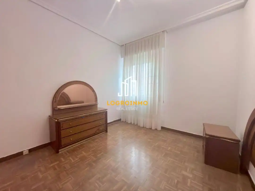 Bedroom of Flat for sale in  Logroño  with Heating and Furnished
