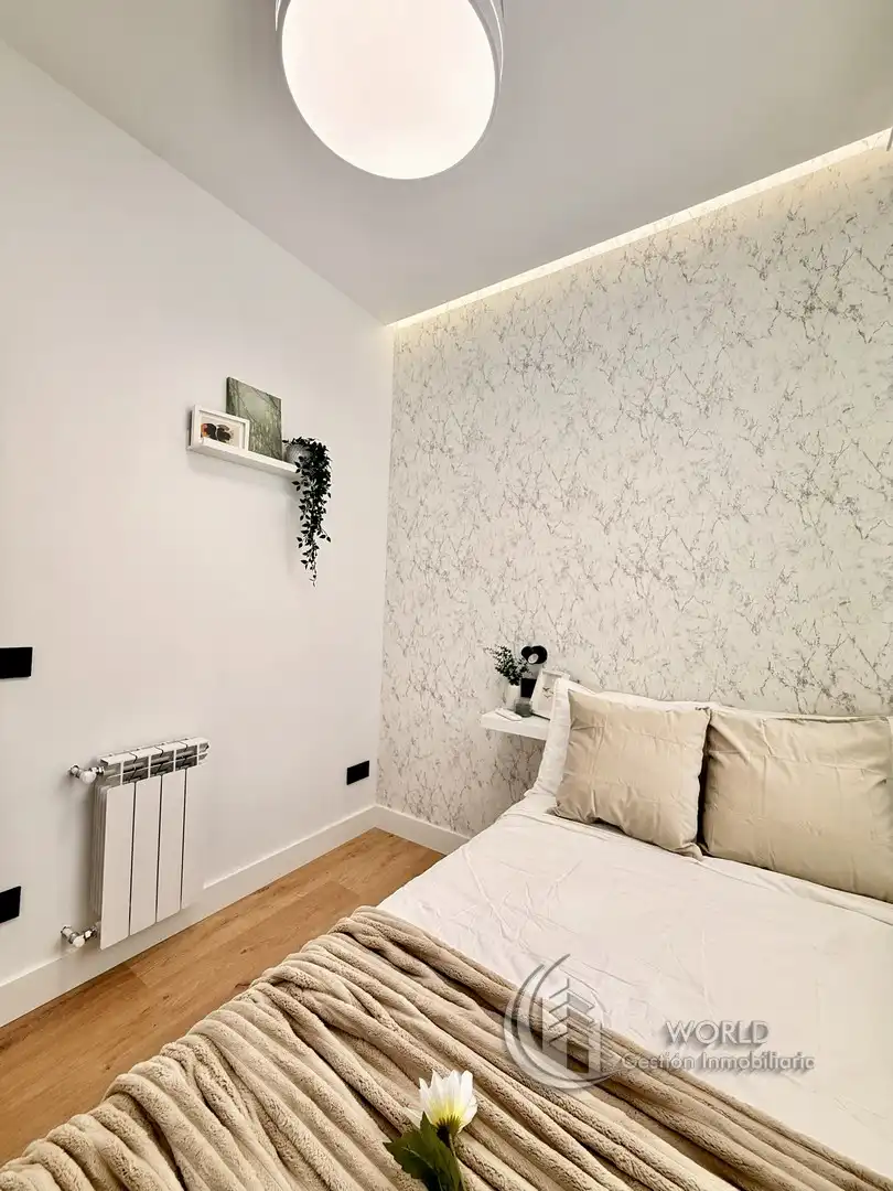 Bedroom of Flat for sale in Madrid  with Air Conditioner, Heating and Furnished