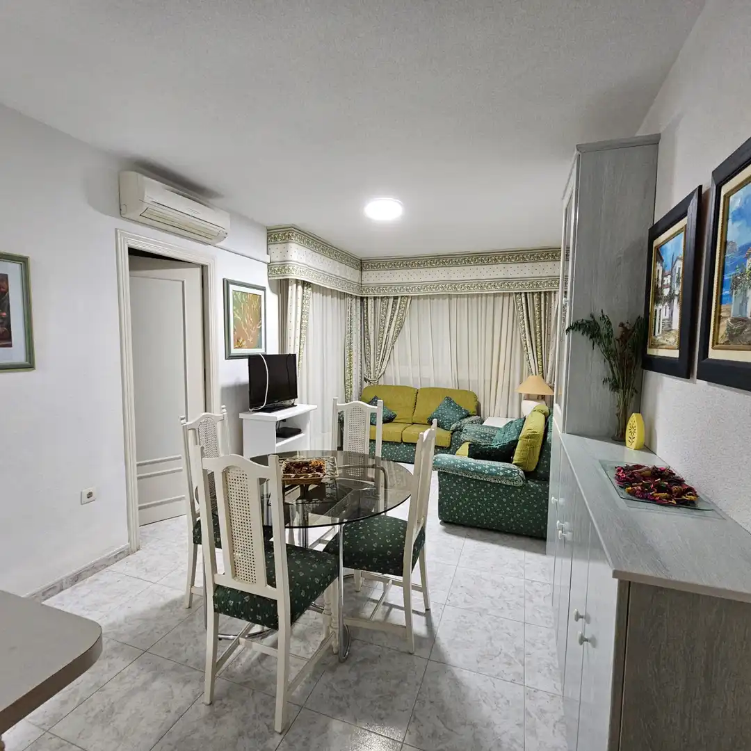 Sala d'estar de Apartament de lloguer en La Manga del Mar Menor amb Aire condicionat, Moblat i Balcó