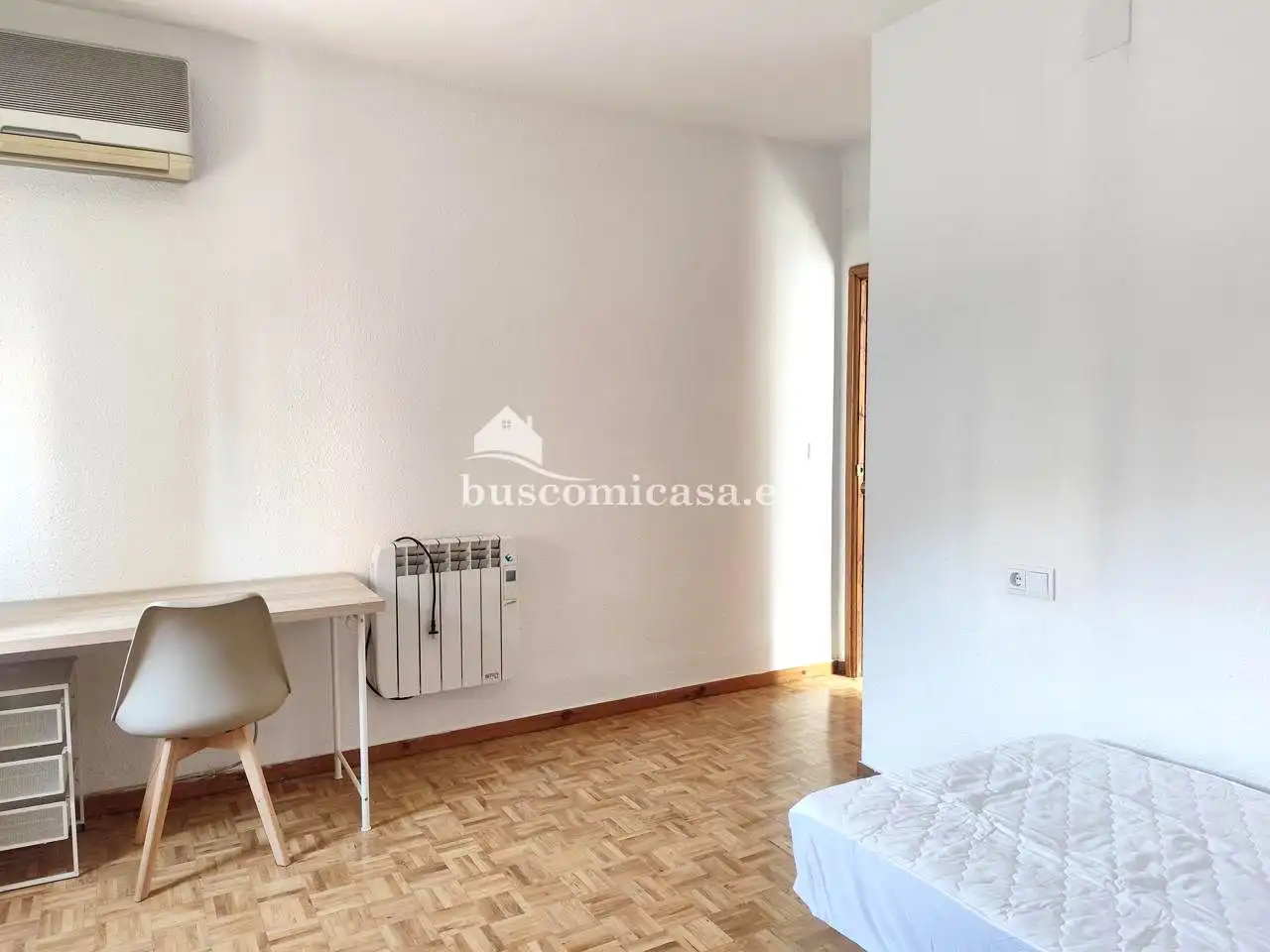 Room in Ruiz Jiménez, Avda de Madrid - Pº de la Estación