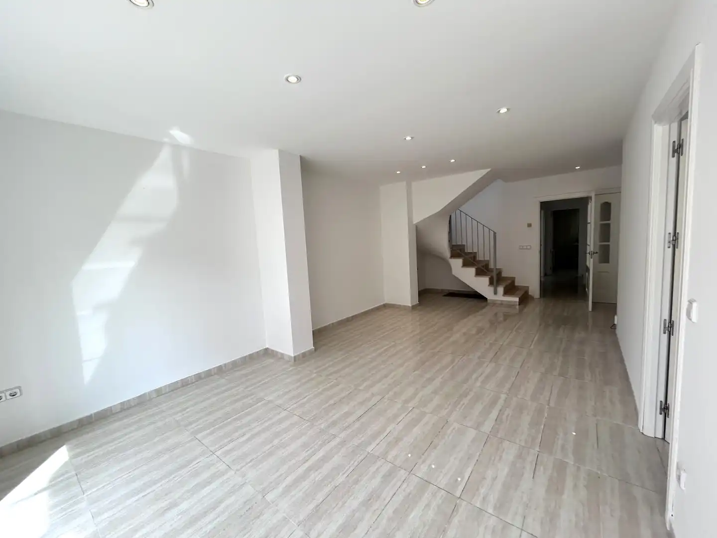 Maisonette zum Verkauf in Calella mit Klimaanlage, Heizung und Balkon