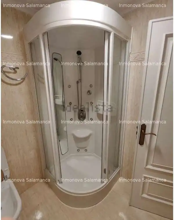 Bathroom of Flat for rent in Salamanca  with Heating, Furnished and Oven