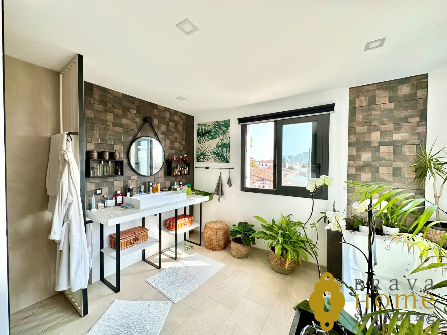 Badezimmer von Haus oder Chalet zum Verkauf in Empuriabrava mit Klimaanlage, Heizung und Privatgarten