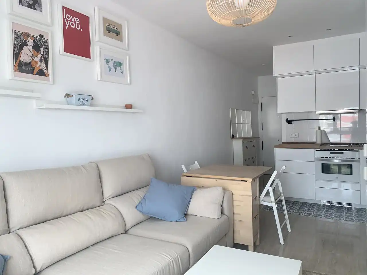Living room of Flat for rent in Madrid  with Air Conditioner, Heating and Furnished