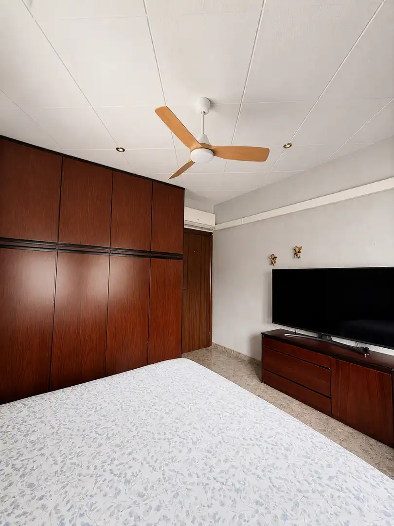 Habitación de Piso en venta en Badalona con Calefacción, Horno y Balcón