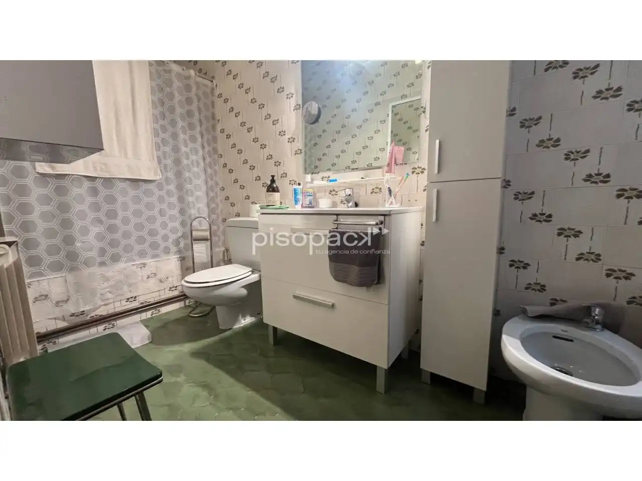 Badezimmer von Wohnung zum Verkauf in  Pamplona / Iruña mit Heizung, Parkett und Balkon