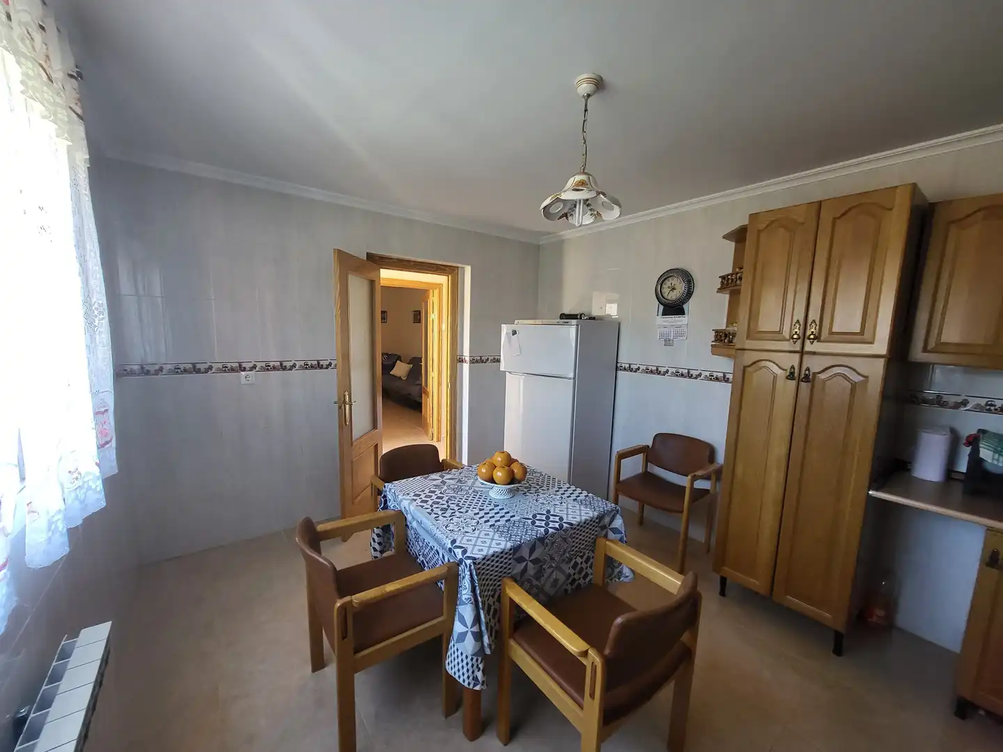 Menjador de Casa o xalet en venda en Burgohondo amb Jardí privat i Traster