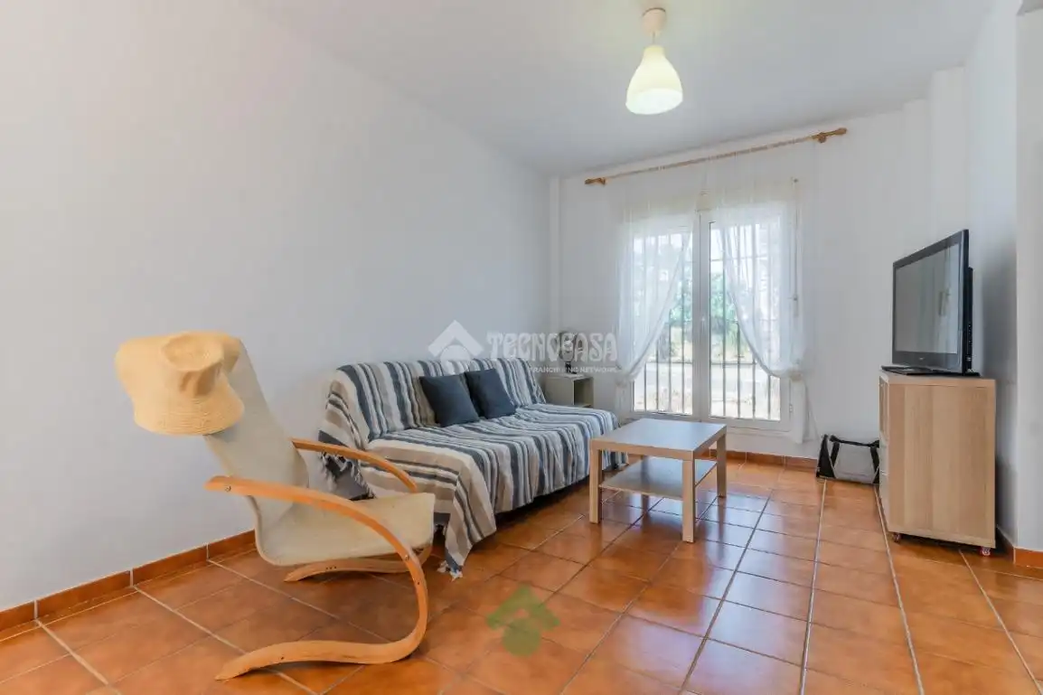 Sala d'estar de Casa adosada en venda en Puerto Real amb Balcó