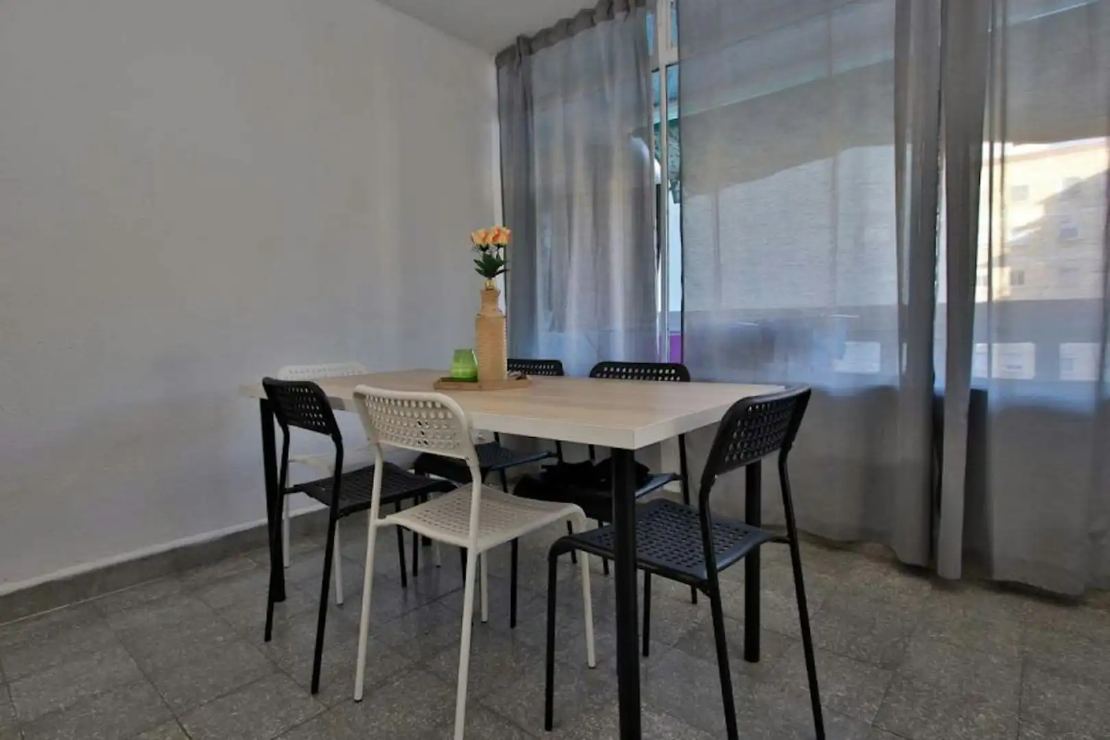 Esszimmer von Wohnung zur Miete in Valencia mit Heizung, Waschmaschine und Fernseher