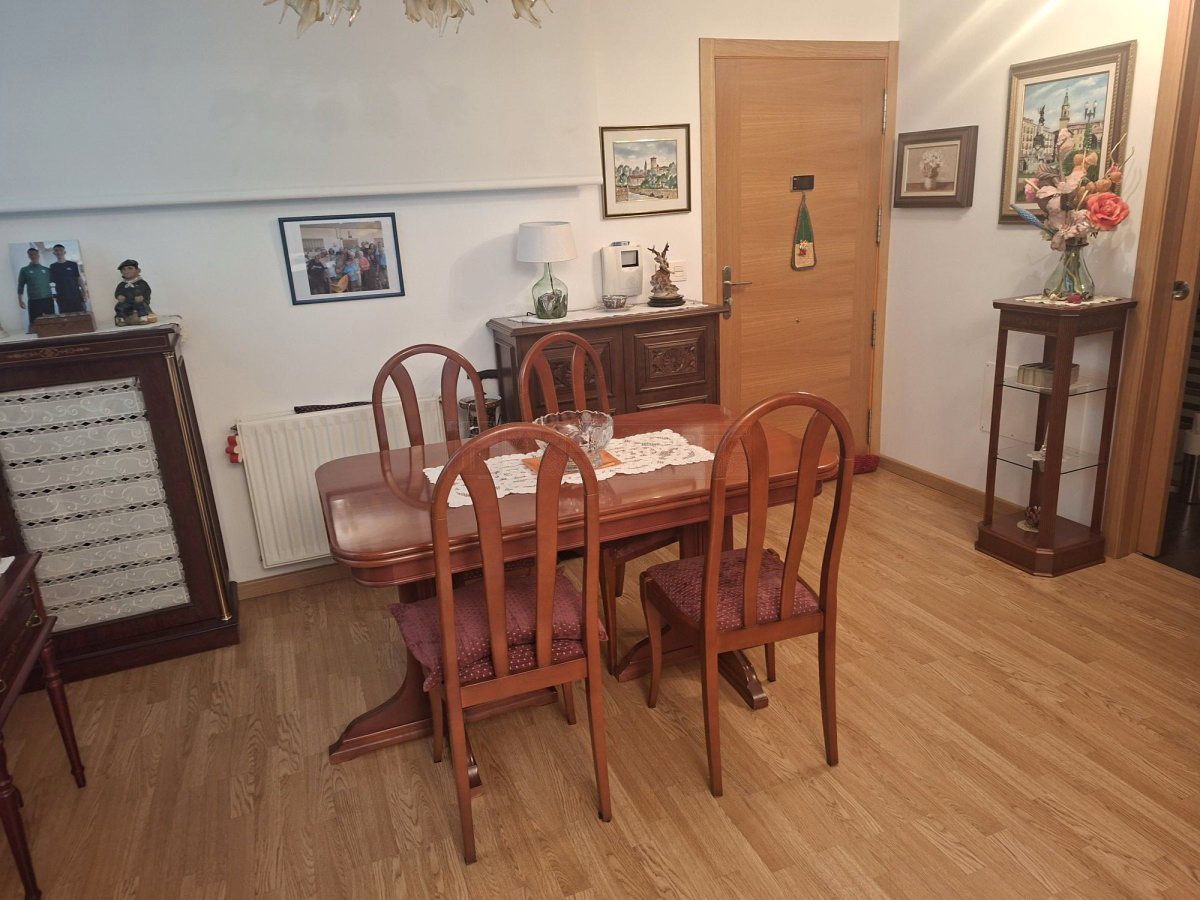 Menjador de Apartament en venda en Vitoria - Gasteiz amb Calefacció, Parquet i Traster