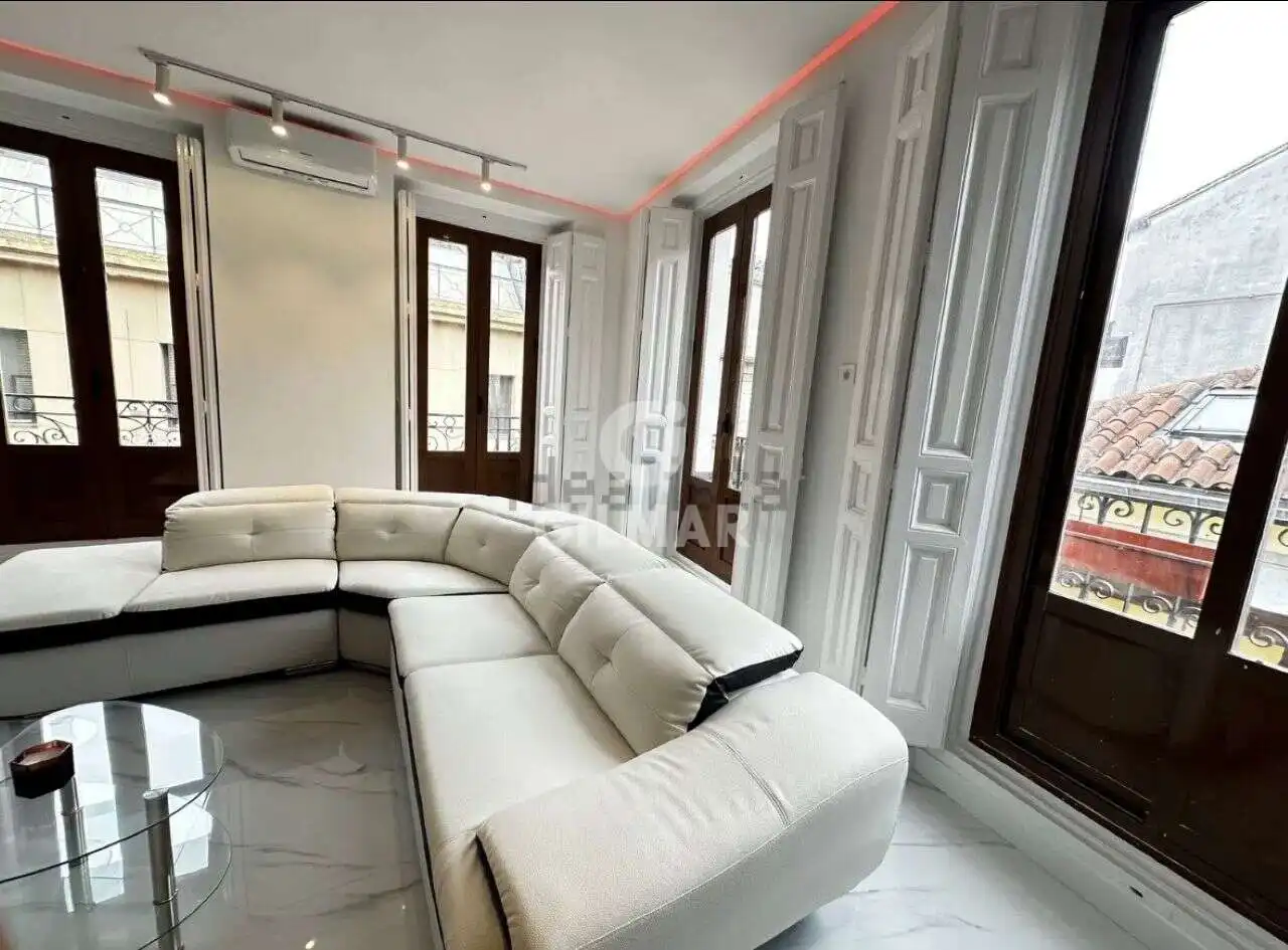 Sala de estar de Piso en venta en Madrid con Calefacción, Trastero y Amueblado