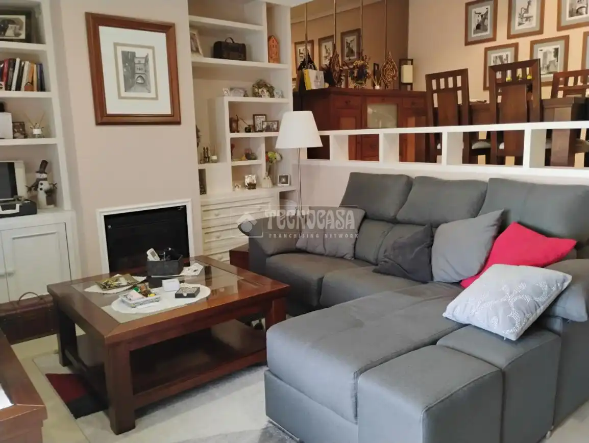 Sala de estar de Casa adosada en venta en Zaragoza con Piscina comunitaria