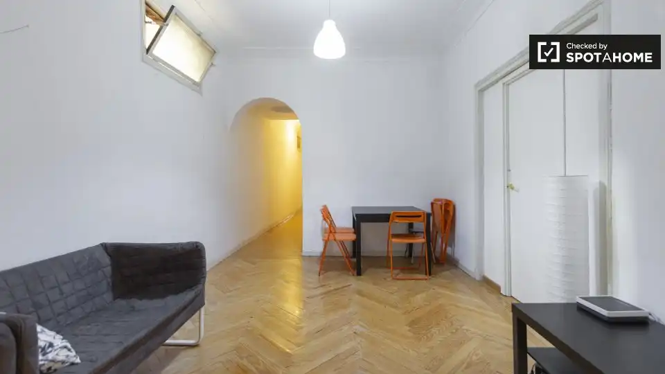 Flat for rent in Madrid  with Air Conditioner, Heating and Furnished