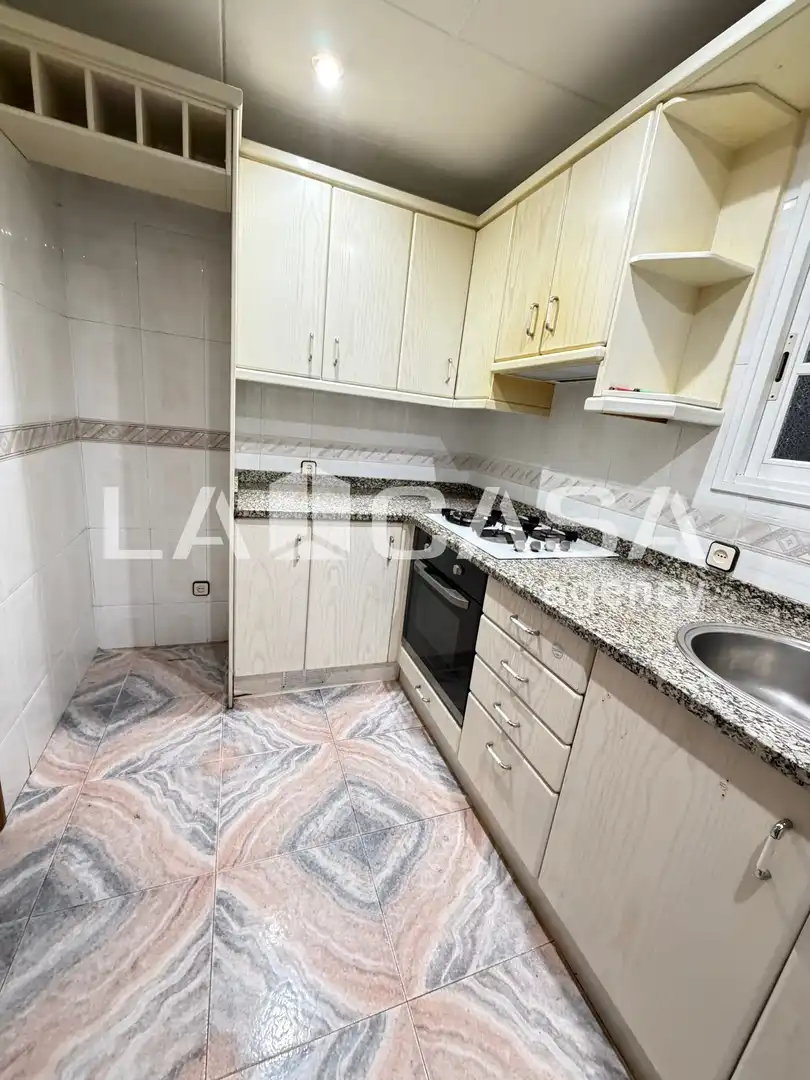 Kitchen of Flat for sale in Santa Coloma de Gramenet  with Balcony