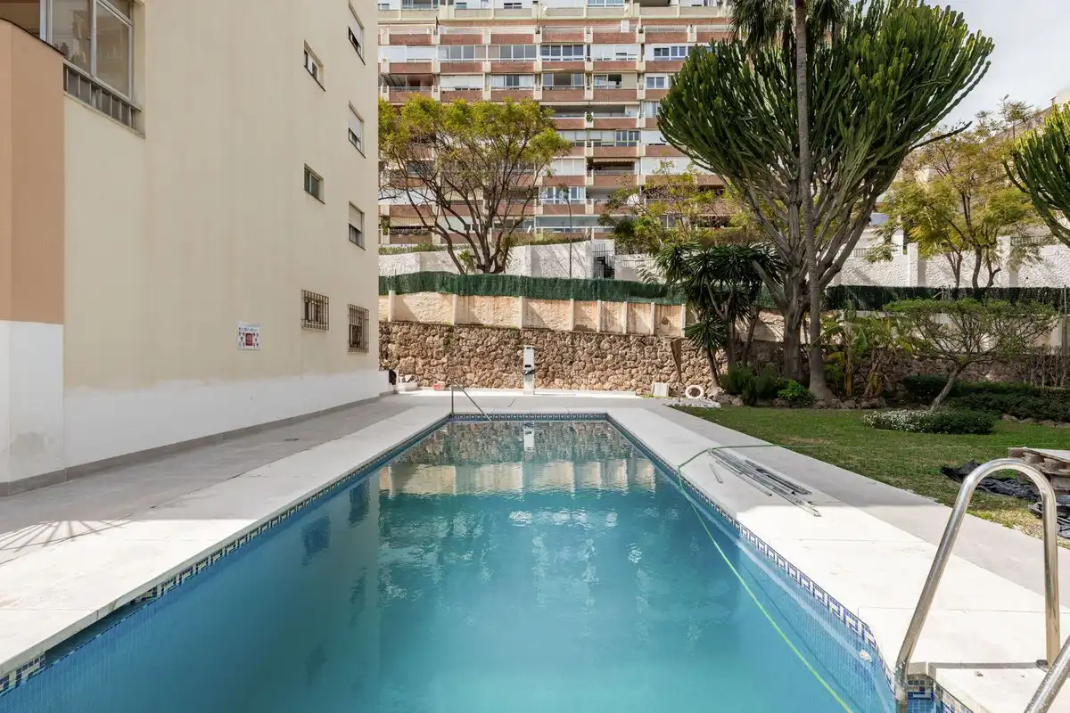 Piscina de Apartamento en venta en Torremolinos con Aire acondicionado, Terraza y Piscina comunitaria
