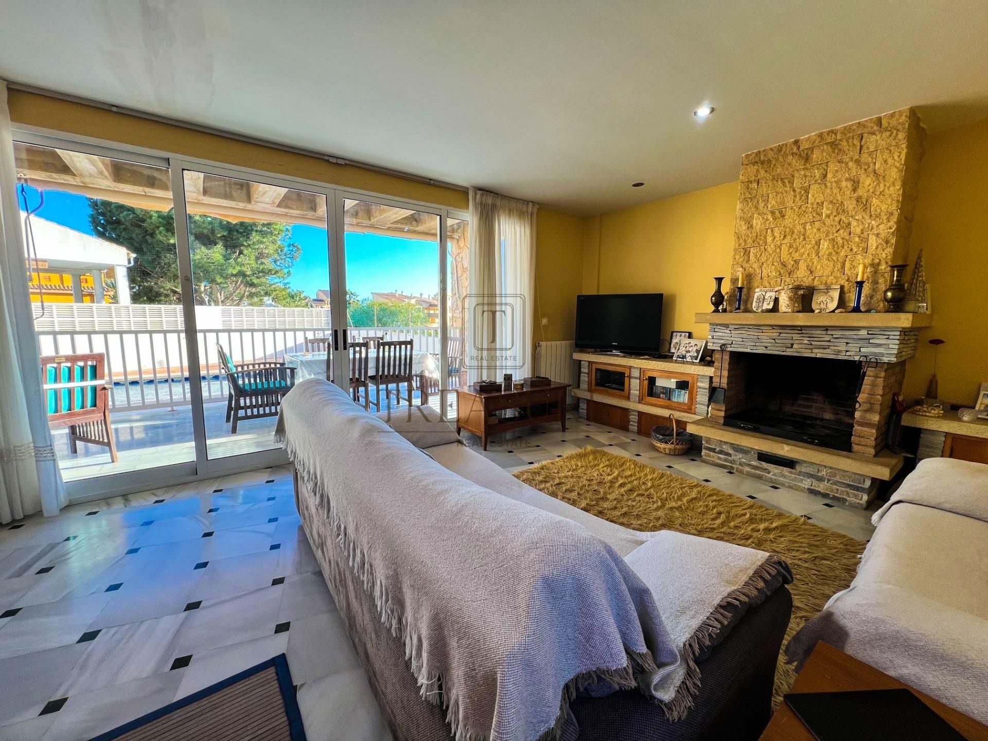 Sala d'estar de Casa o xalet en venda en Cartagena amb Aire condicionat, Jardí privat i Terrassa