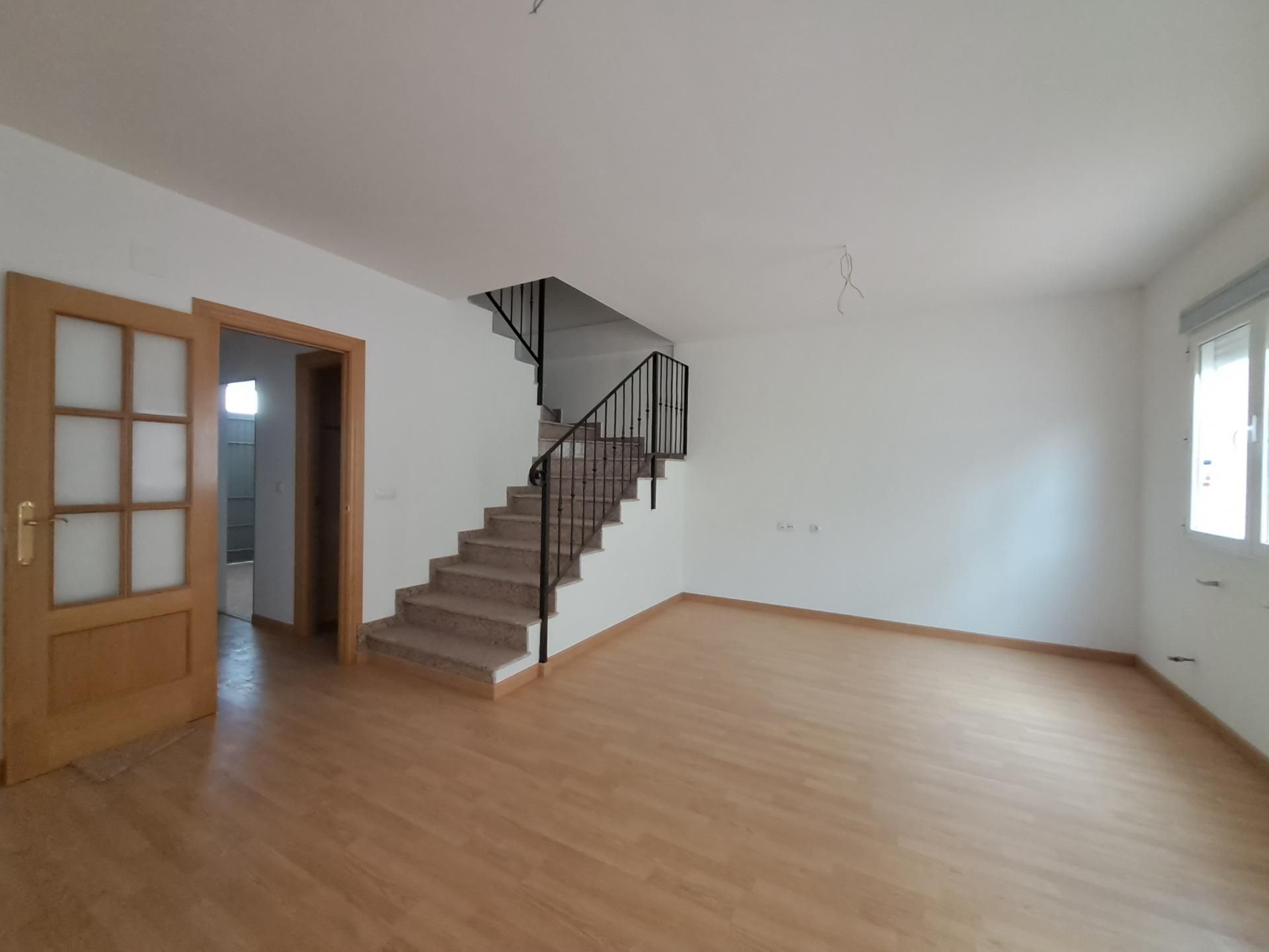 Casa adosada en venda en Casas de Juan Núñez amb Calefacció, Terrassa i Balcó