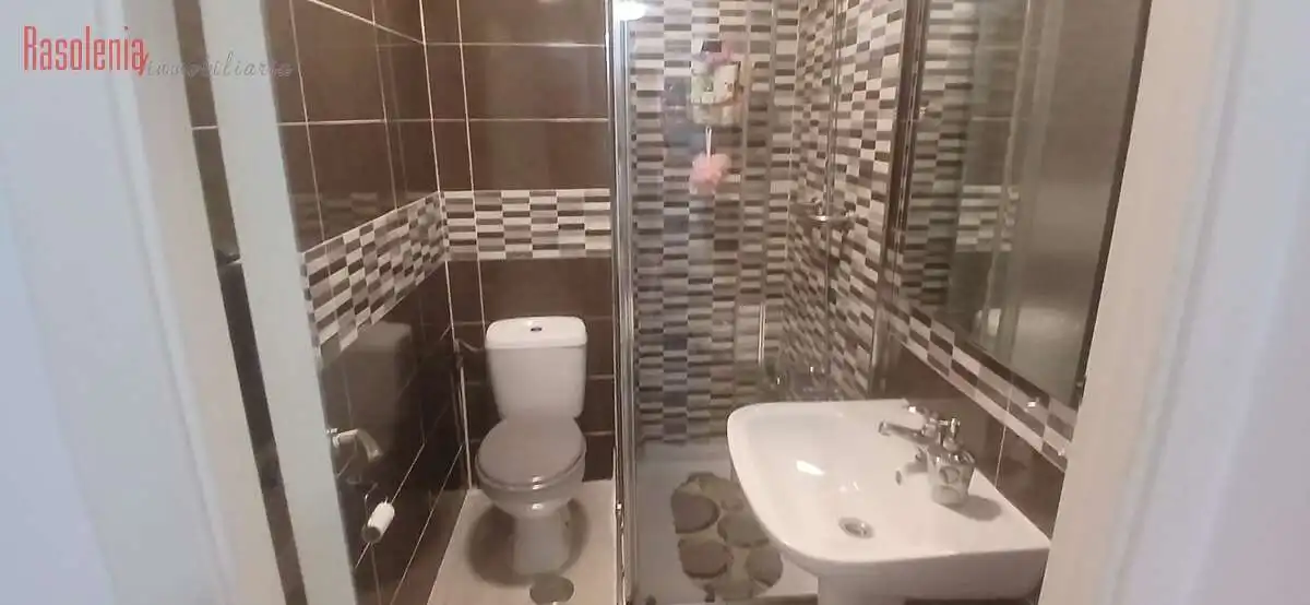Baño de Piso en venta en Cambre  con Calefacción, Trastero y Amueblado