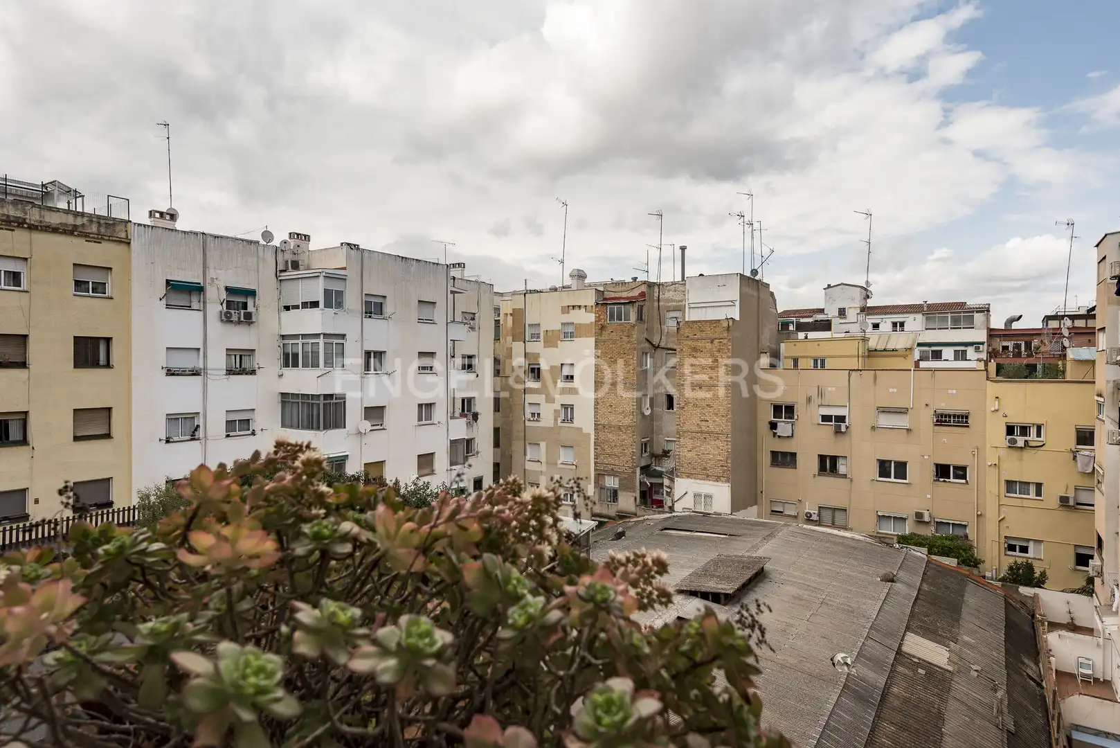 Vista exterior de Piso en venta en Barcelona con Aire acondicionado, Calefacción y Balcón