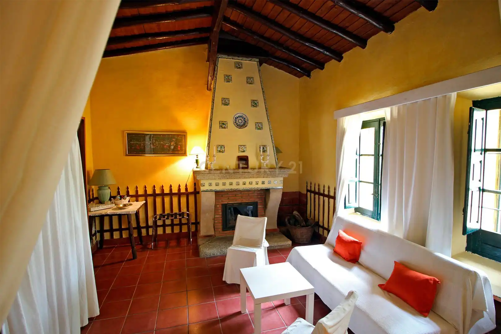 Sala d'estar de Casa o xalet en venda en Cáceres amb Jardí privat, Traster i Piscina