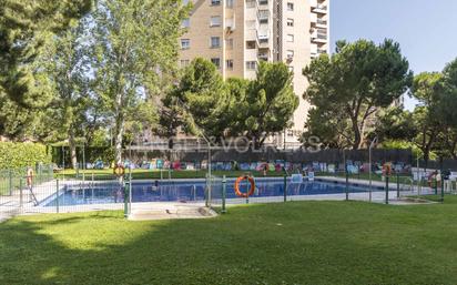 Swimming pool of Apartment for sale in  Madrid Capital  with Air Conditioner, Heating and Parquet flooring