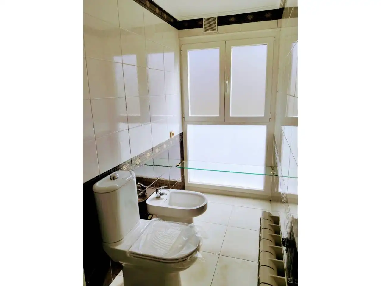 Baño de Dúplex de alquiler en Burgos con Calefacción, Parquet y Amueblado