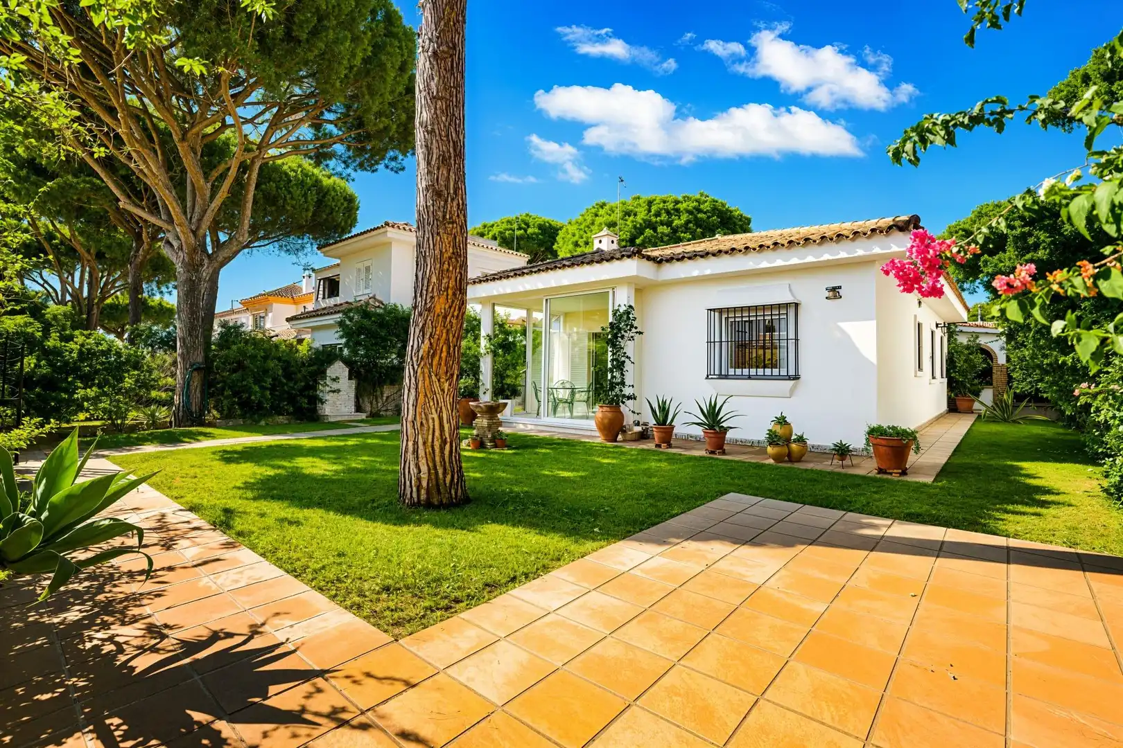 Exterior view of Houses for sale in Chiclana de la Frontera  with Heating, Private garden and Terrace