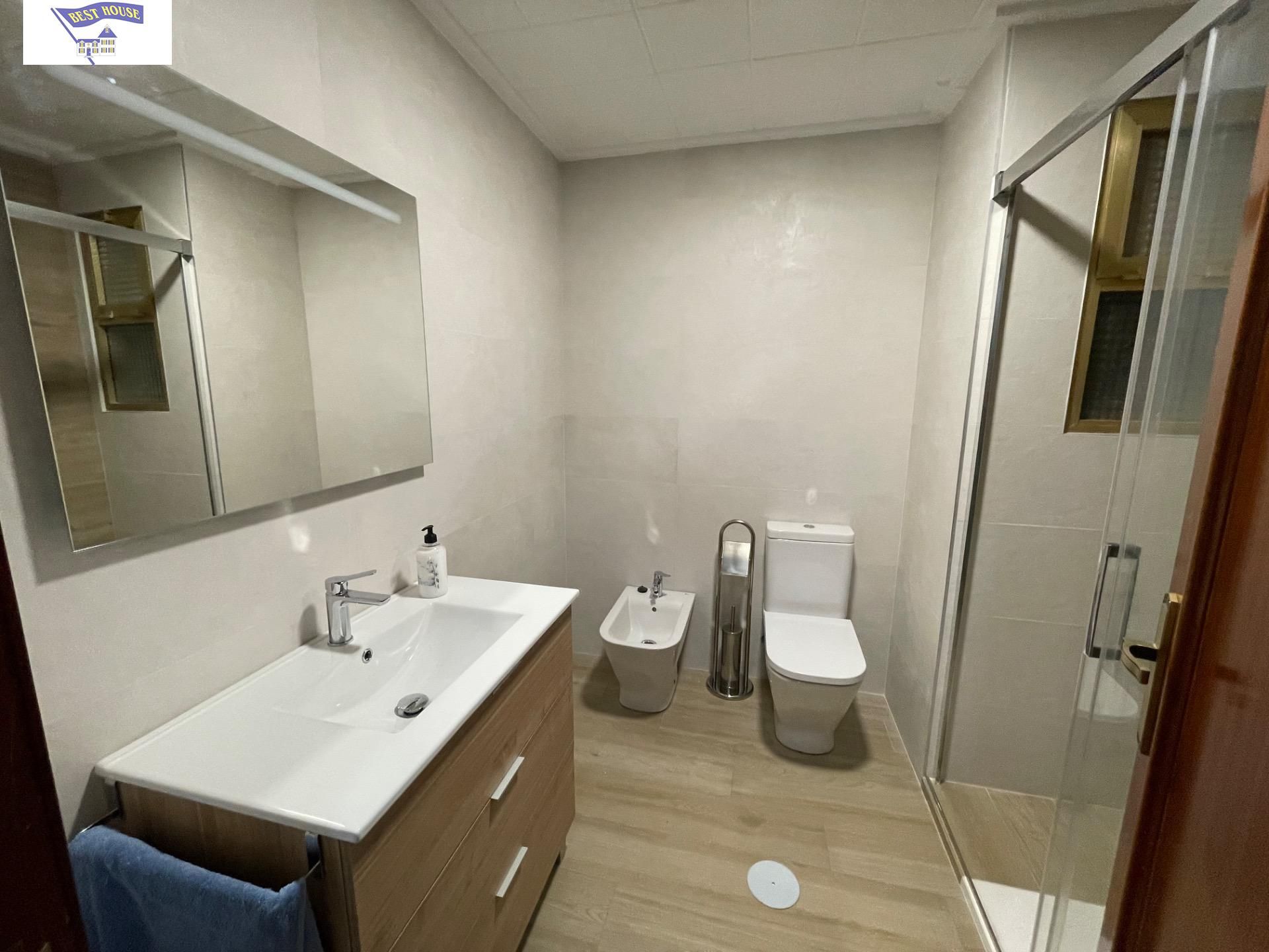 Bathroom of Flat to rent in  Albacete Capital  with Heating and Balcony