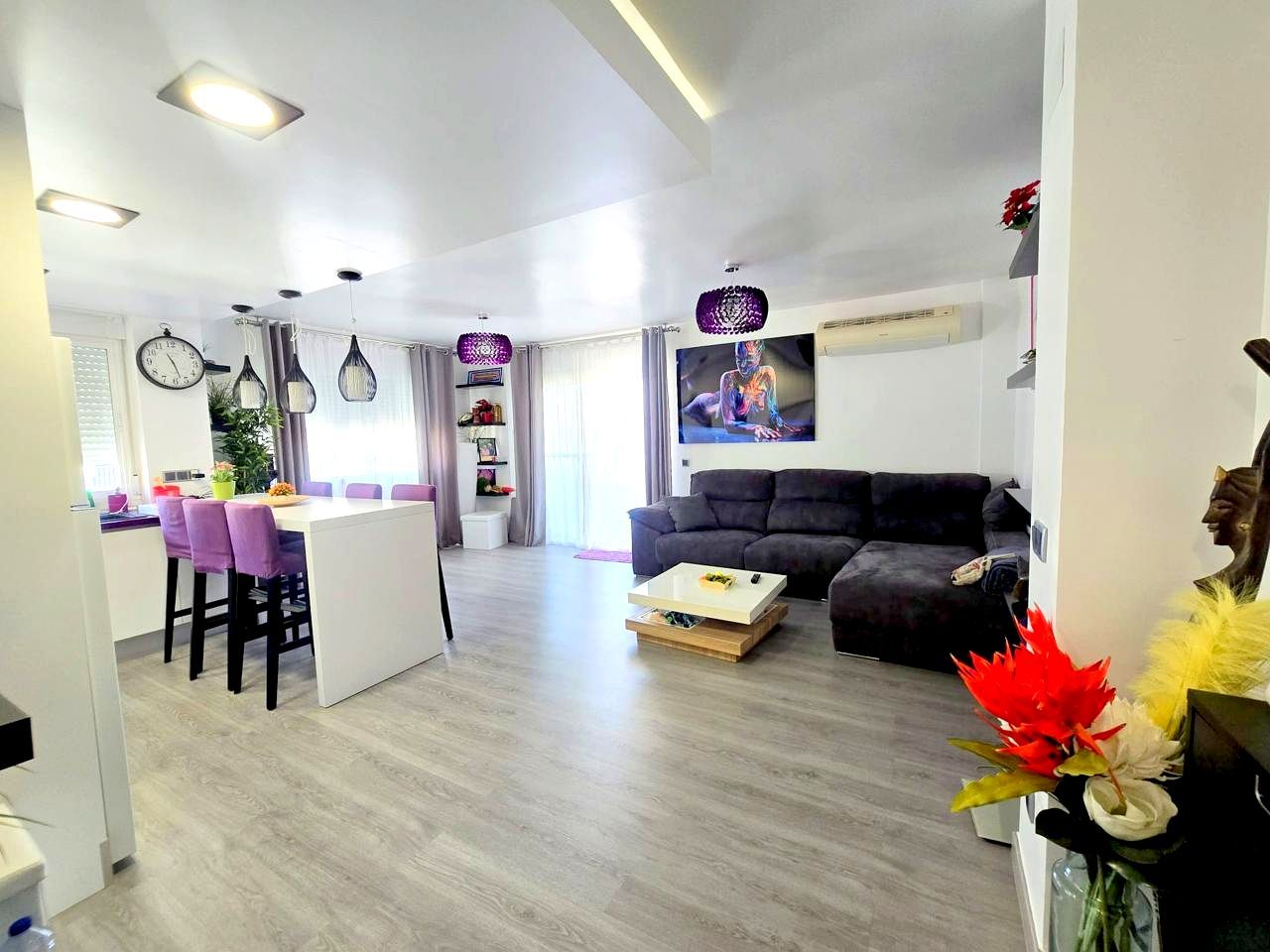 Sala d'estar de Apartament en venda en Gandia amb Aire condicionat, Terrassa i Moblat