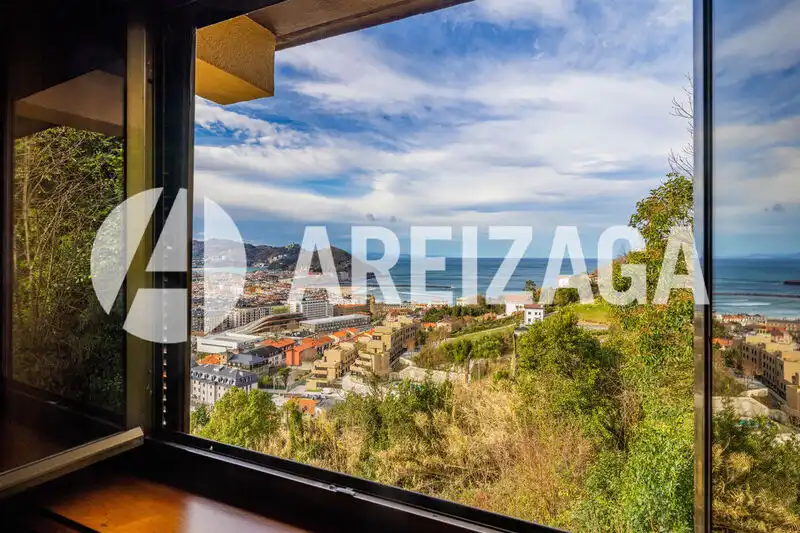 Vista exterior de Piso en venta en Donostia - San Sebastián  con Calefacción, Terraza y Trastero