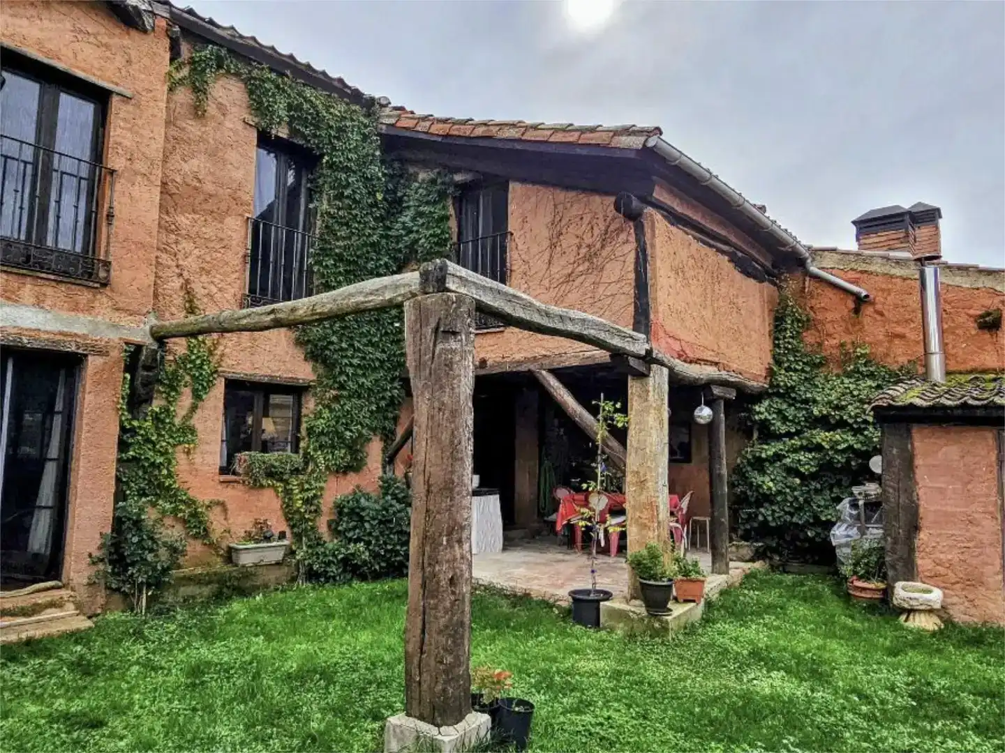 Casa adosada en venda a Fresno de Cantespino