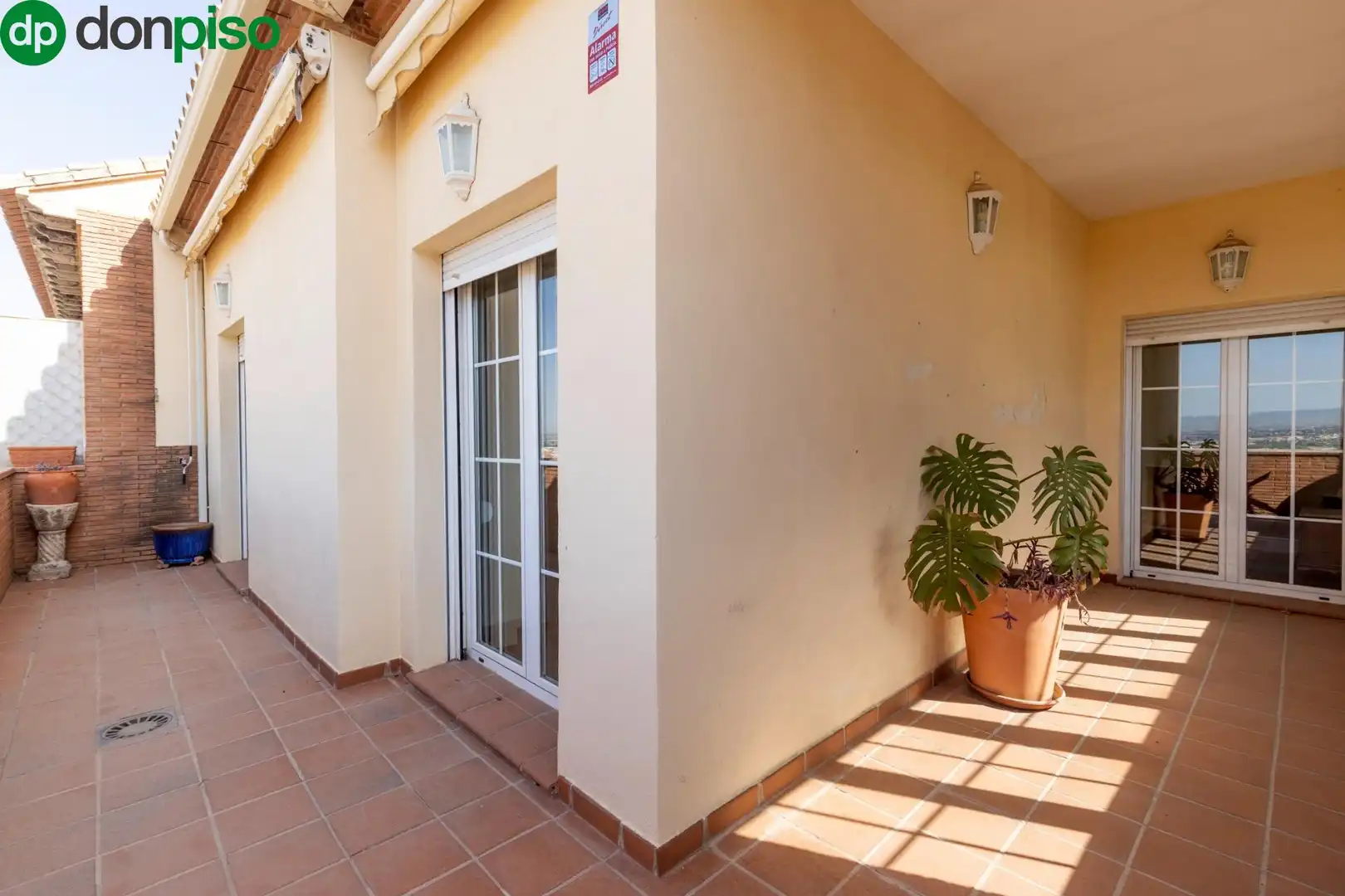 Terrasse von Einfamilien-Reihenhaus zum Verkauf in Granada mit Klimaanlage, Heizung und Terrasse