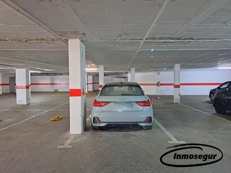 Parking de Piso en venta en Salou con Terraza, Amueblado y Piscina comunitaria