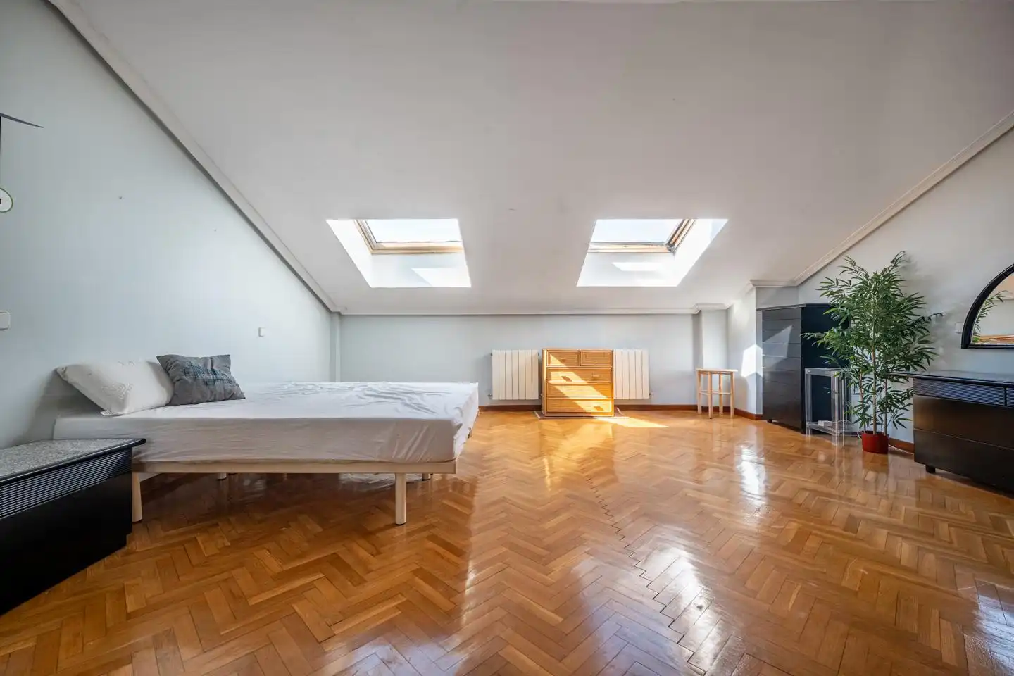 Wohnung zum Verkauf in Ávila mit Klimaanlage, Parkett und Terrasse