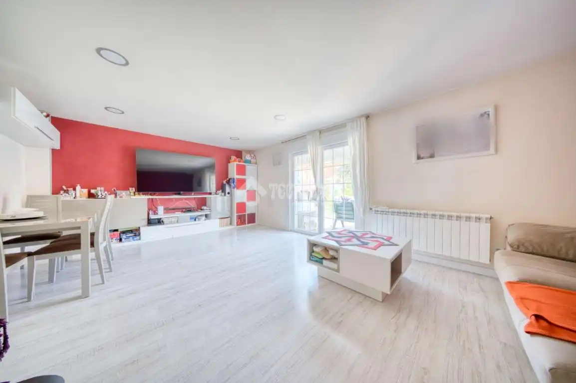Jardín de Casa adosada en venta en Aldeamayor de San Martín con Calefacción y Jardín privado