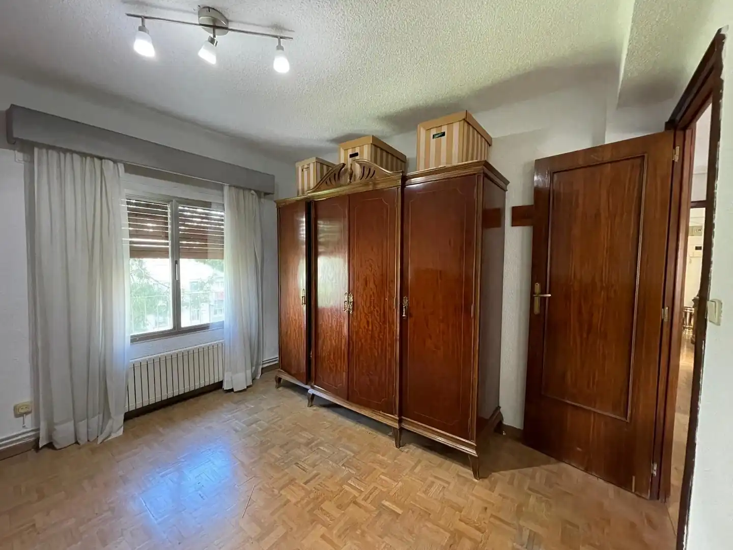 Bedroom of Flat for sale in Madrid  with Air Conditioner and Heating
