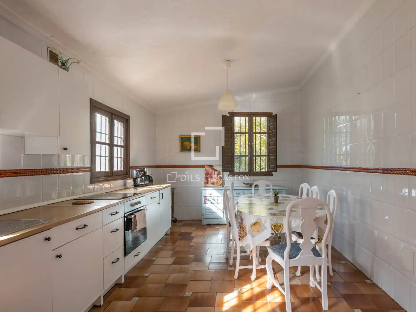 Cuina de Finca rústica en venda en Málaga amb Jardí privat, Terrassa i Piscina