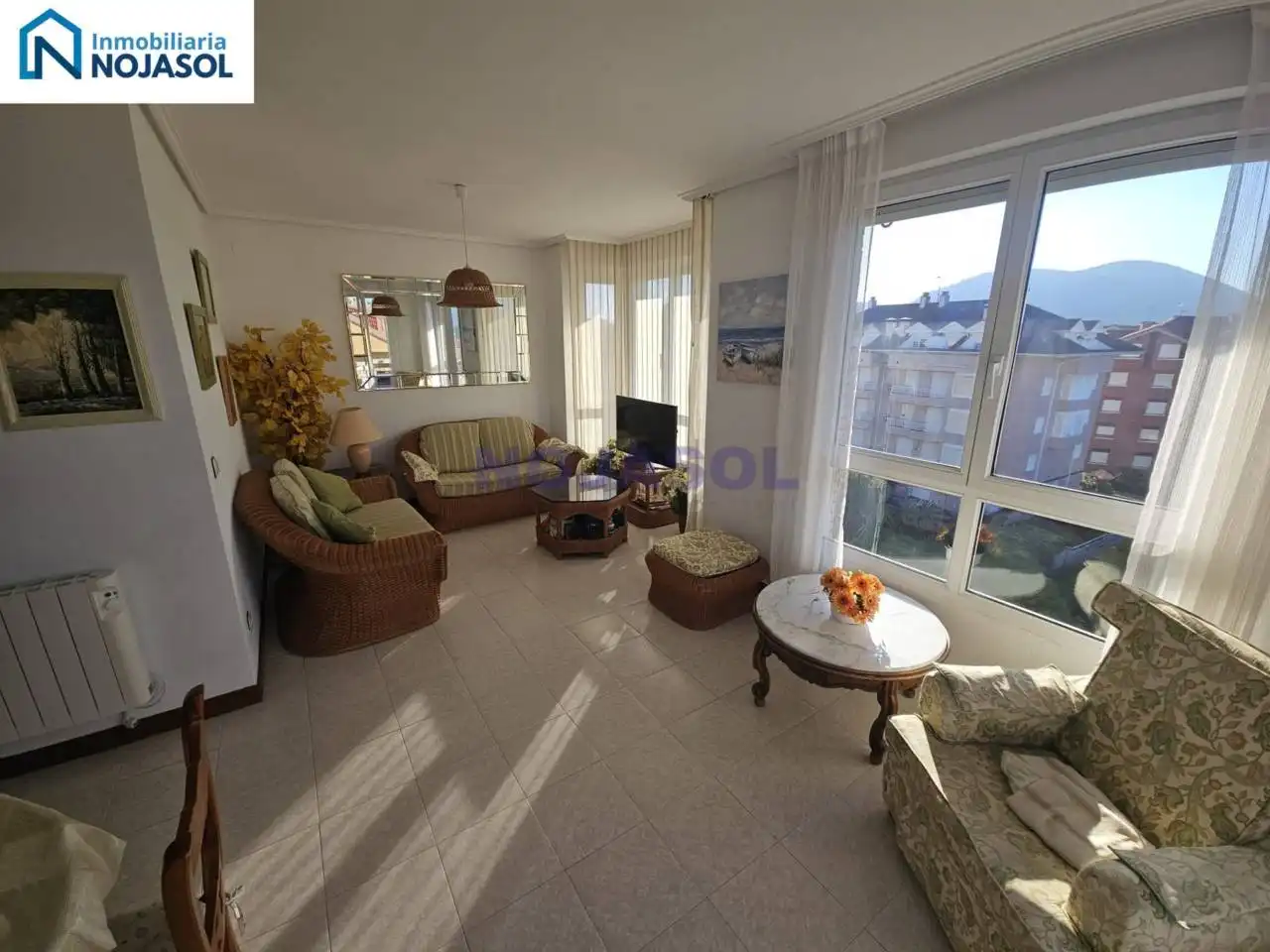 Sala d'estar de Apartament en venda en Noja amb Calefacció, Terrassa i Moblat