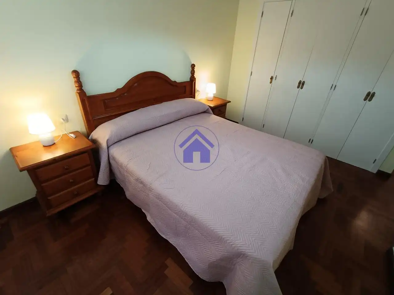 Habitación de Piso de alquiler en Vigo  con Calefacción, Parquet y Amueblado