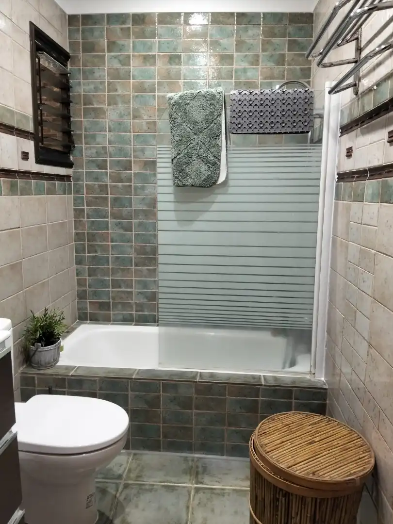 Baño de Piso de alquiler en Santa Cruz de Tenerife con Aire acondicionado, Parquet y Amueblado