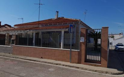 Vista exterior de Casa o xalet en venda en Alborache amb Calefacció, Jardí privat i Terrassa