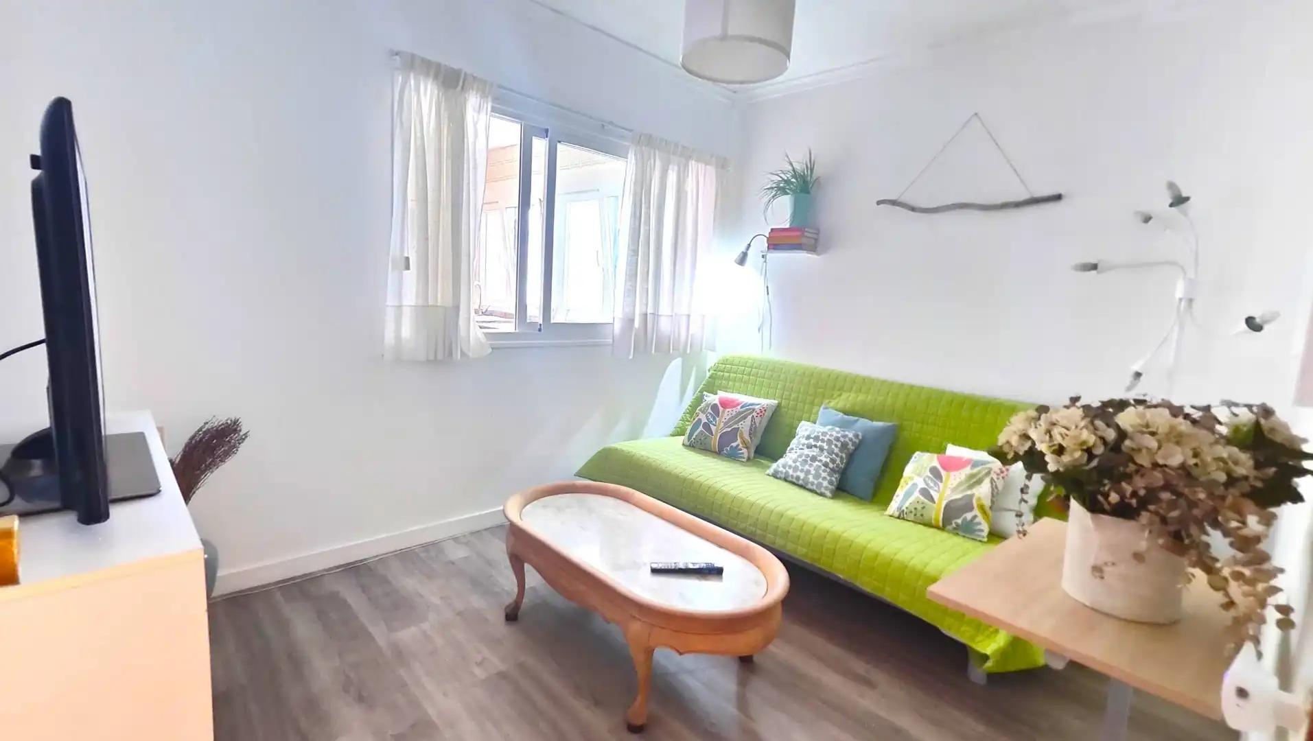 Sala de estar de Piso en venta en Santiago de Compostela  con Trastero y Amueblado