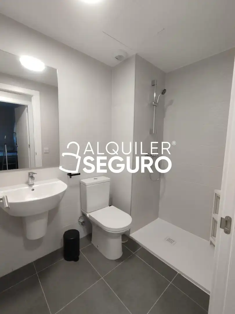 Bany de Pis de lloguer en Mijas amb Aire condicionat, Piscina i Moblat