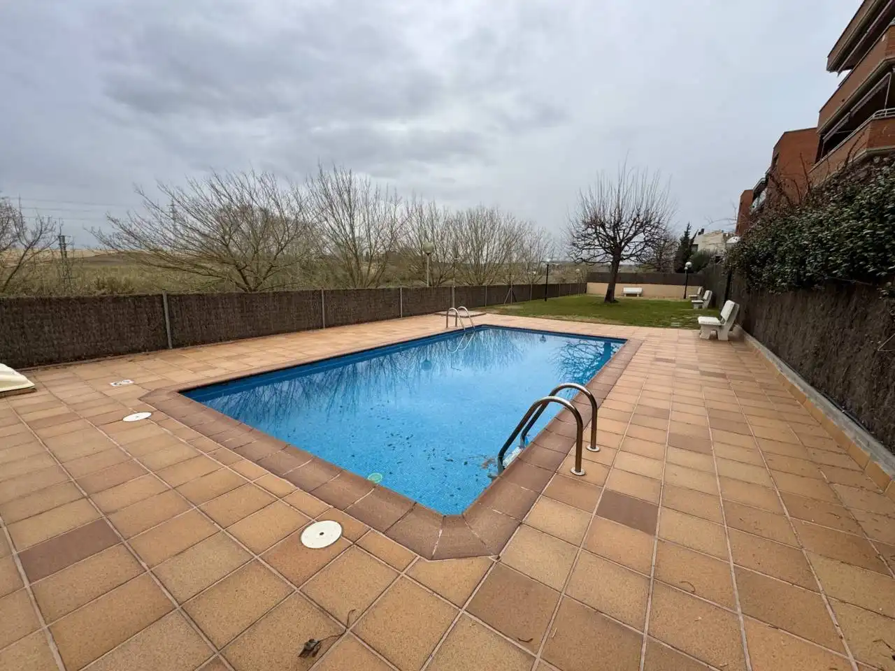 Piscina de Pis en venda en Cerdanyola del Vallès amb Parquet, Terrassa i Piscina comunitària