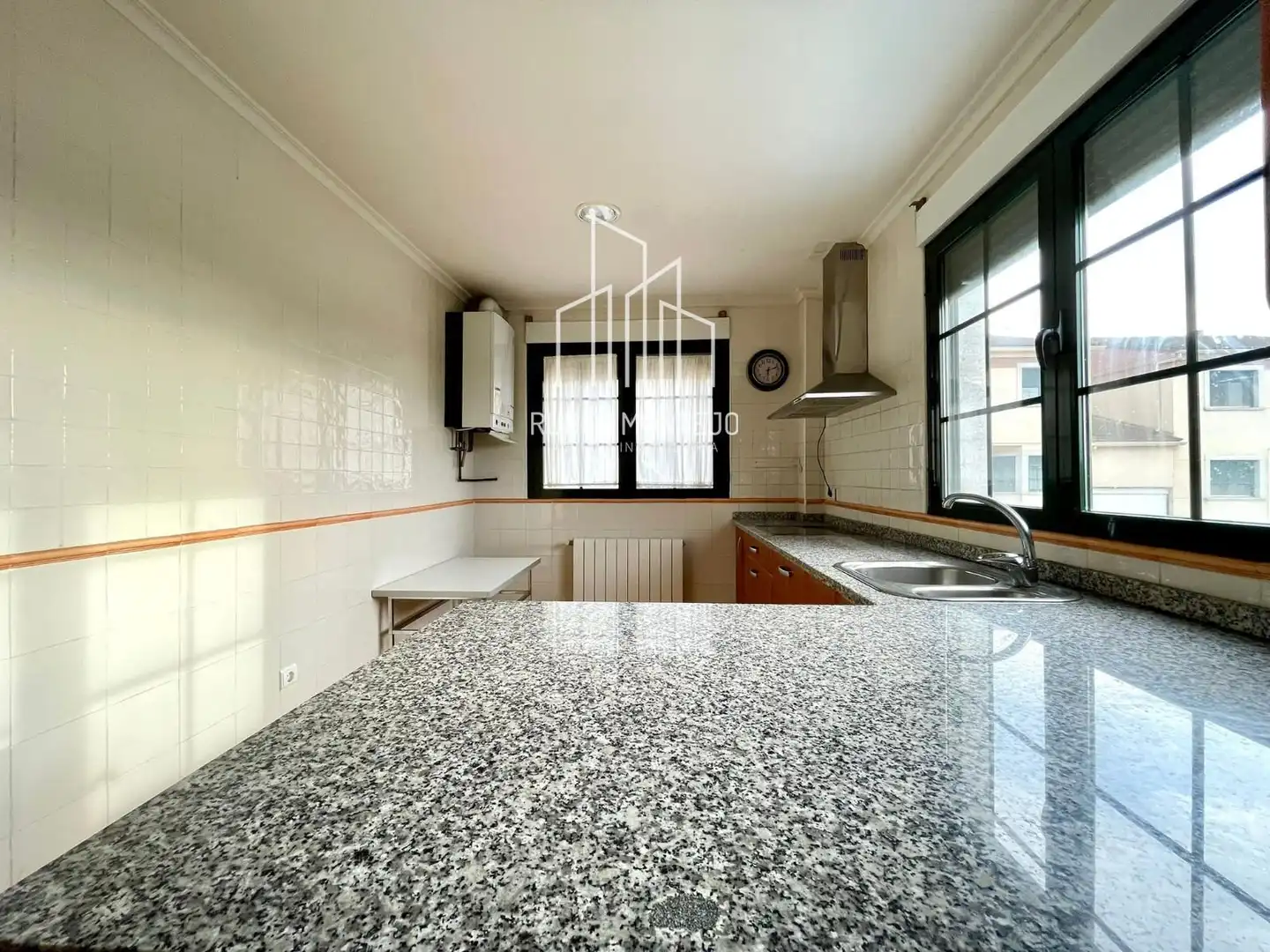 Cocina de Casa adosada en venta en Doñinos de Salamanca con Calefacción, Jardín privado y Trastero