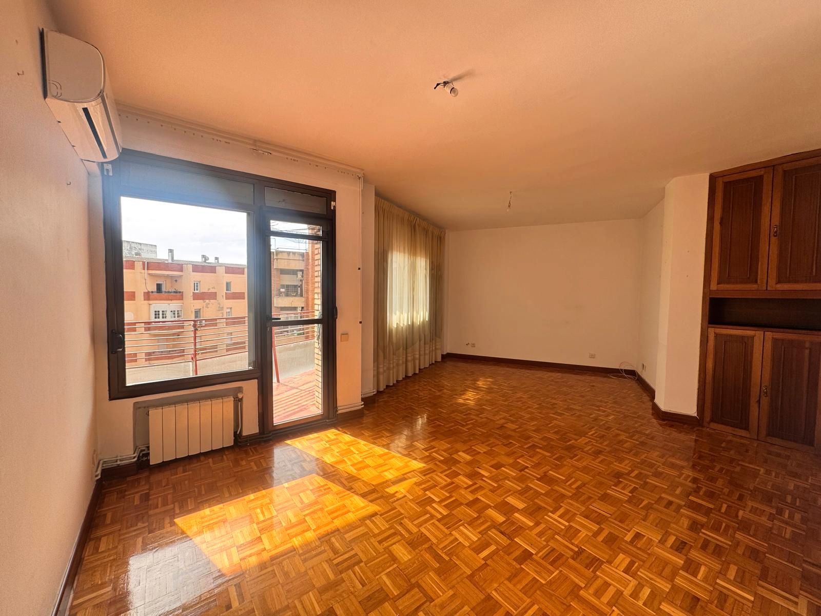 Sala d'estar de Pis en venda en Mérida amb Aire condicionat, Calefacció i Parquet