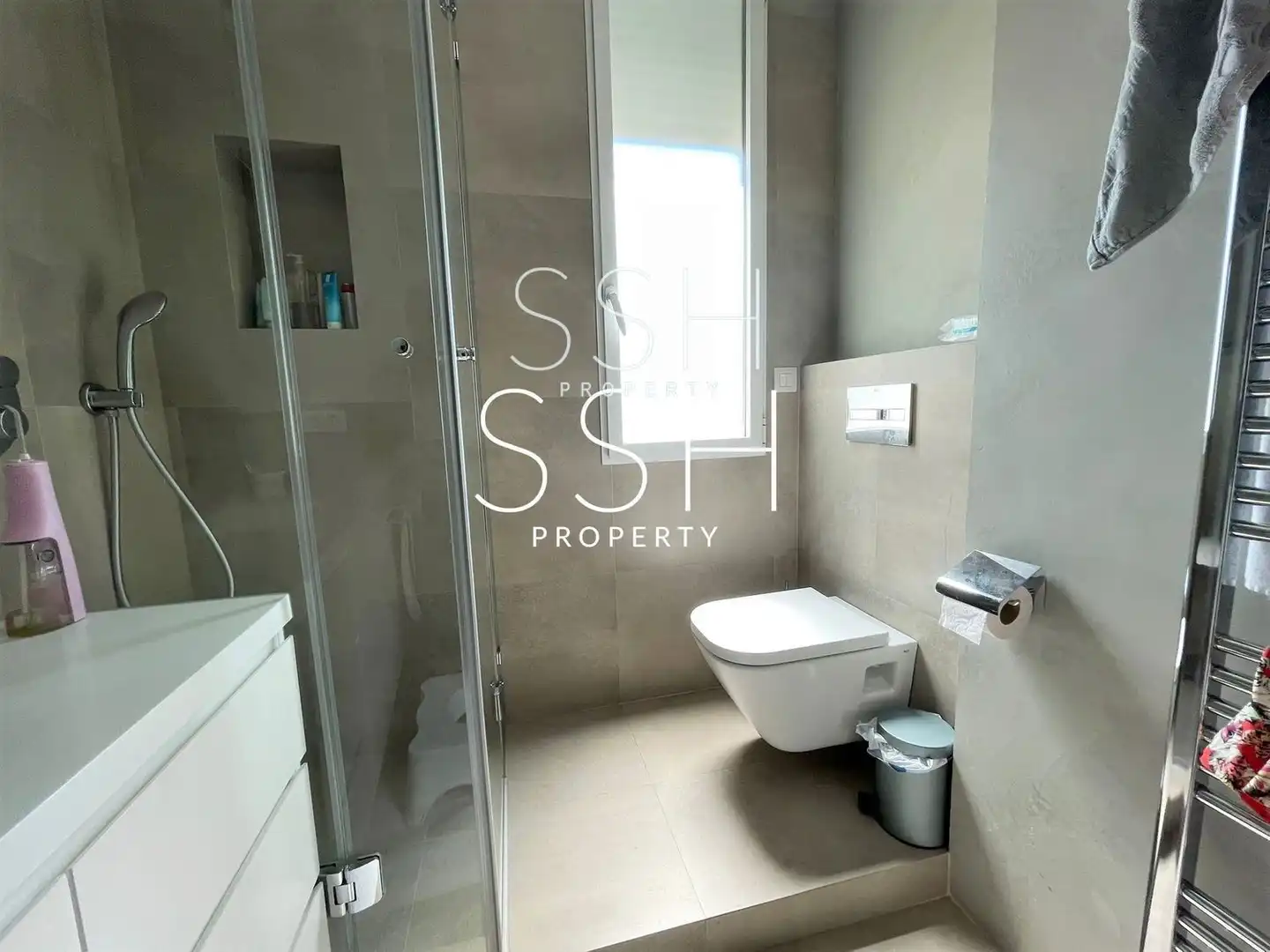 Badezimmer von Wohnung zur Miete in Madrid mit Klimaanlage, Terrasse und Möbliert