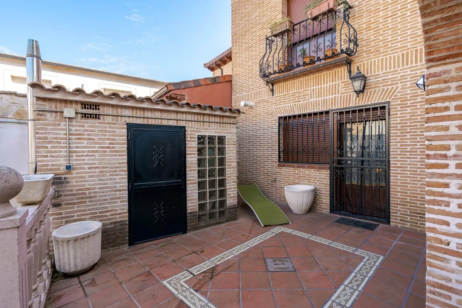 Vista exterior de Casa o xalet en venda en Camarma de Esteruelas amb Calefacció i Jardí privat