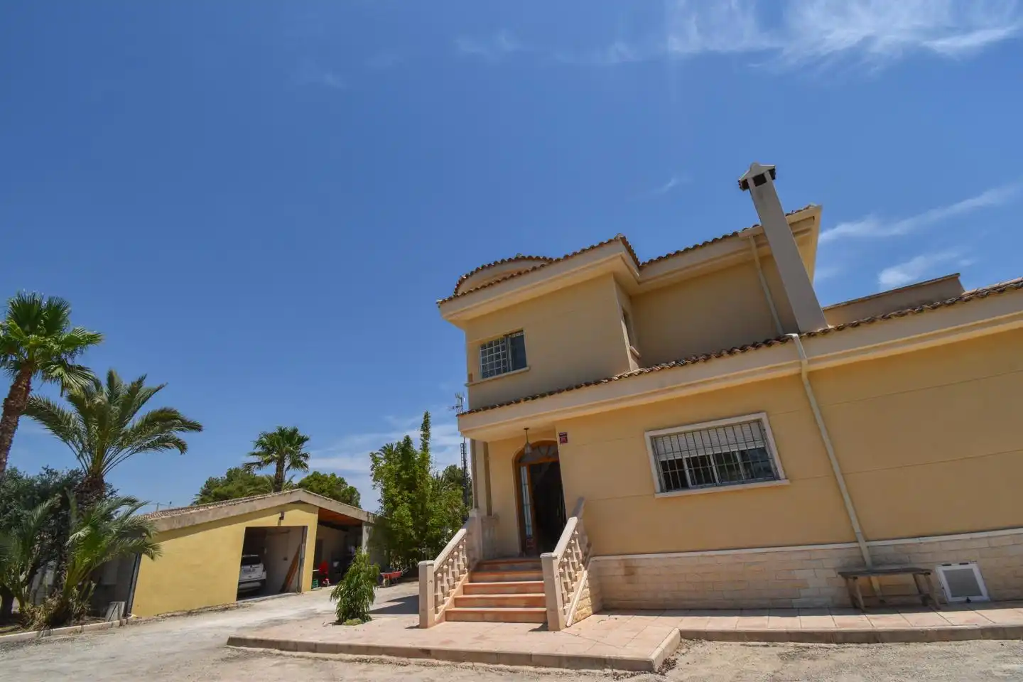 Vista exterior de Casa o xalet en venda en Elche / Elx amb Aire condicionat, Calefacció i Jardí privat