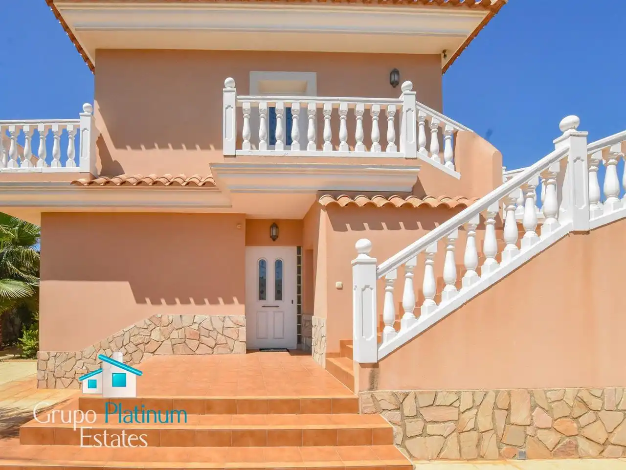 Vista exterior de Casa o xalet en venda en Águilas amb Aire condicionat, Jardí privat i Piscina